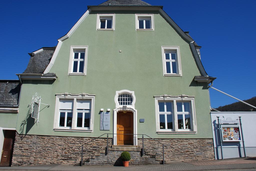 Gaestehaus & Weingut Cluesserath-Weiler Trittenheim Exterior photo